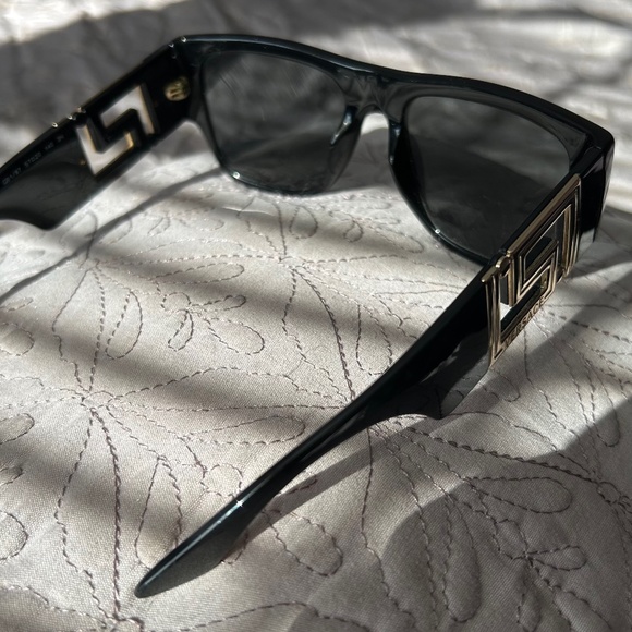 Versace Black Sunglasses - Picture 3 of 4